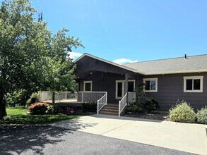 Building Photo - 2545 6th St SE