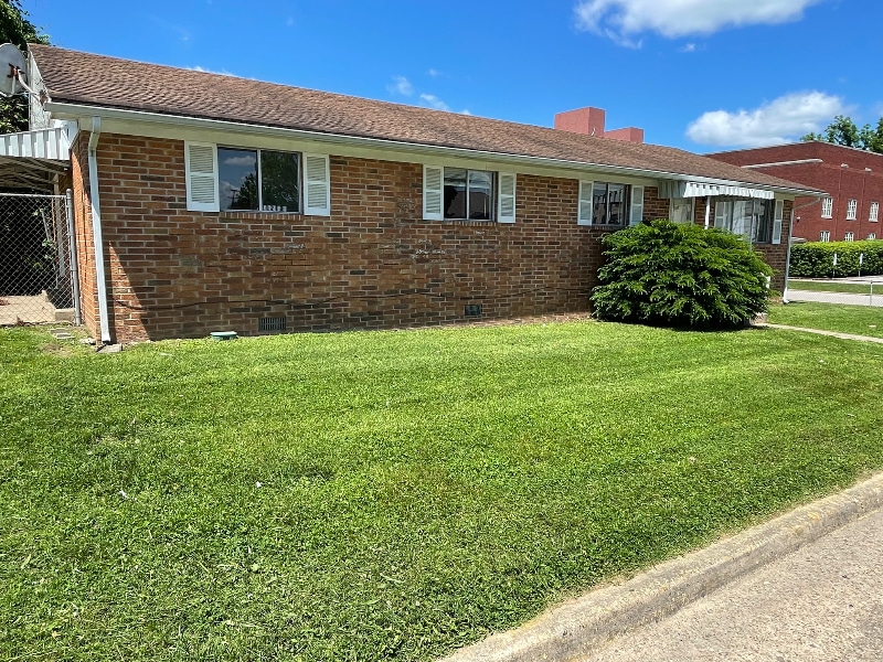 Primary Photo - 1449 10th Ave