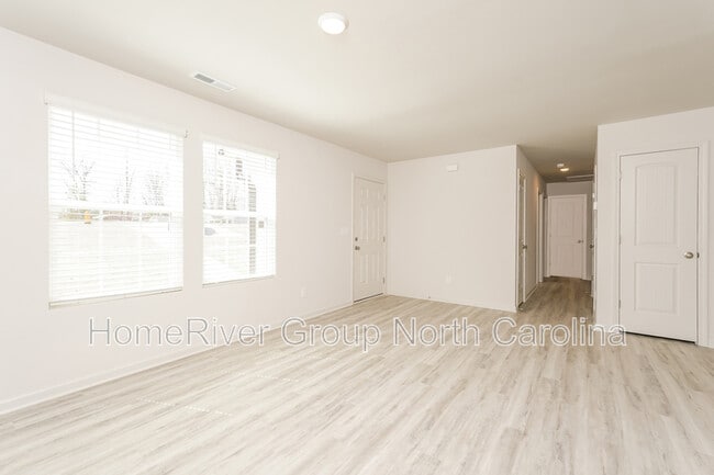 Building Photo - 2808 Carrollwood Dr