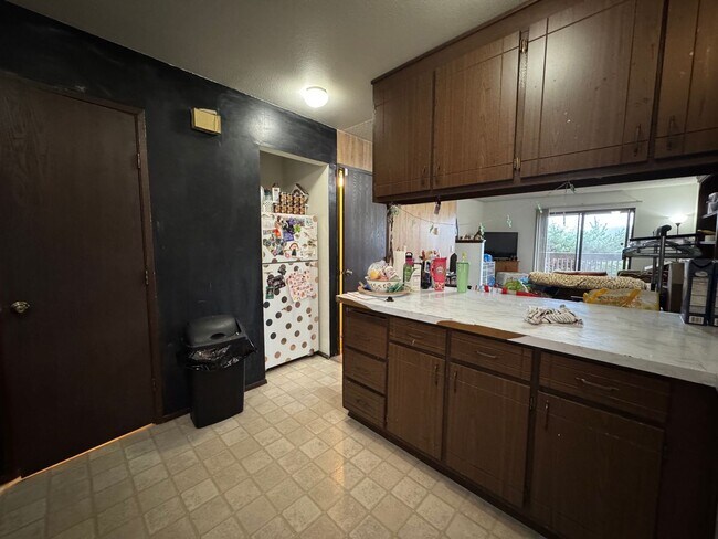 Building Photo - 2 Bedroom 1.5 Bath Townhouse near WWU and Fairhaven w/ Attached Garage