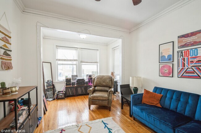 Foto del edificio - 2628 N Ridgeway Ave