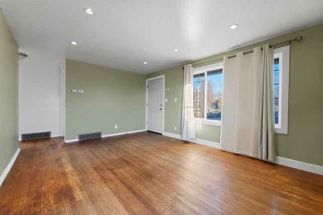 Building Photo - 5707 N Lindeke St