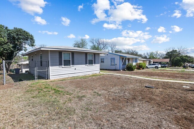 Foto del edificio - 939 John Page Dr