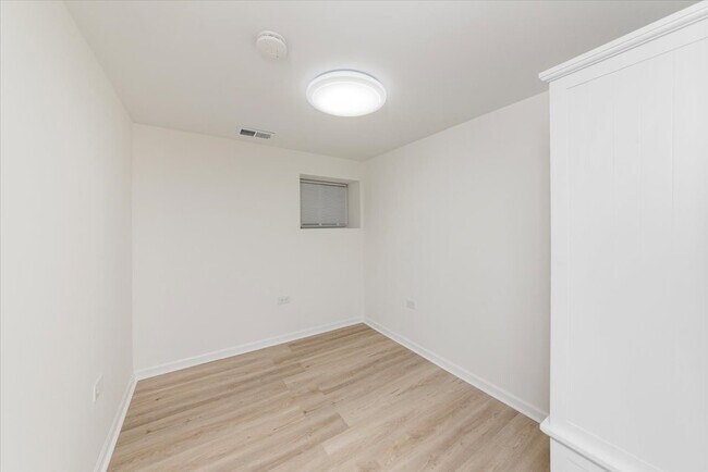 Foto del edificio - 5639 N Artesian Ave