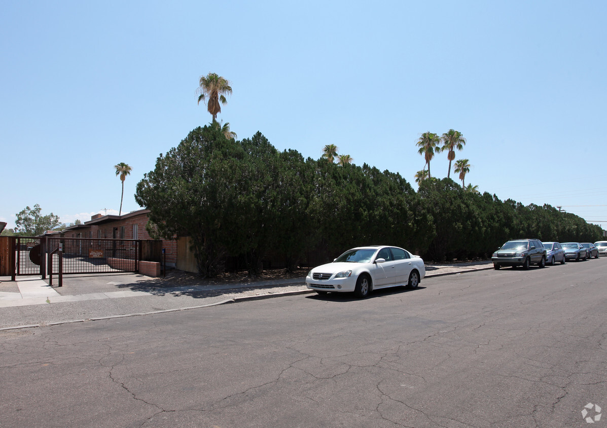 Glenn Terrace Apartments - Glenn Terrace Townhomes