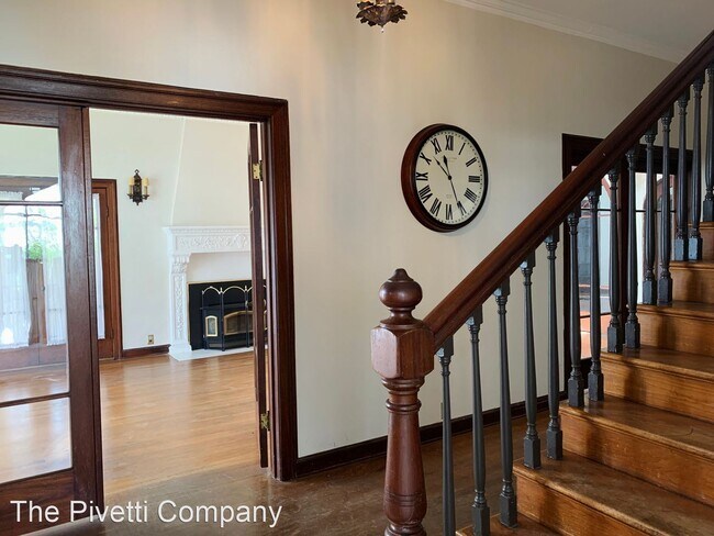 Building Photo - 5 br, 2.5 bath House - 848 Monterey Street