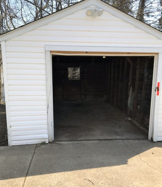 Building Photo - 1531 Hillcrest St