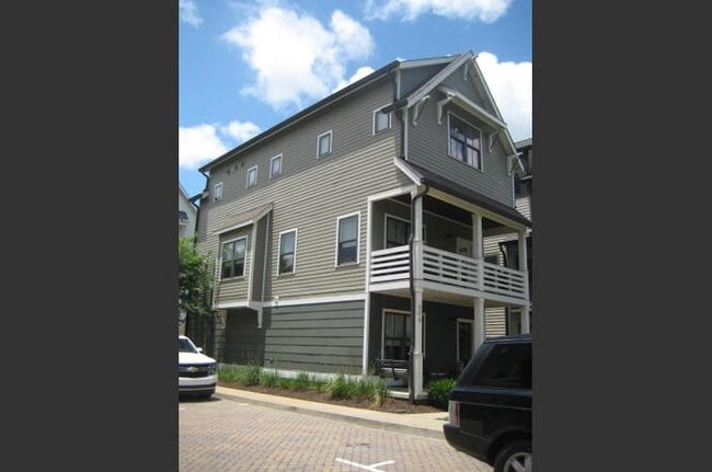 Photo - 606 Centerpoint Ln House