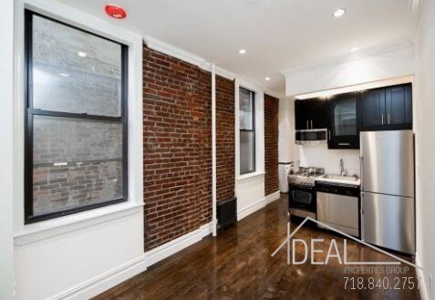 Building Photo - 136 2nd Ave
