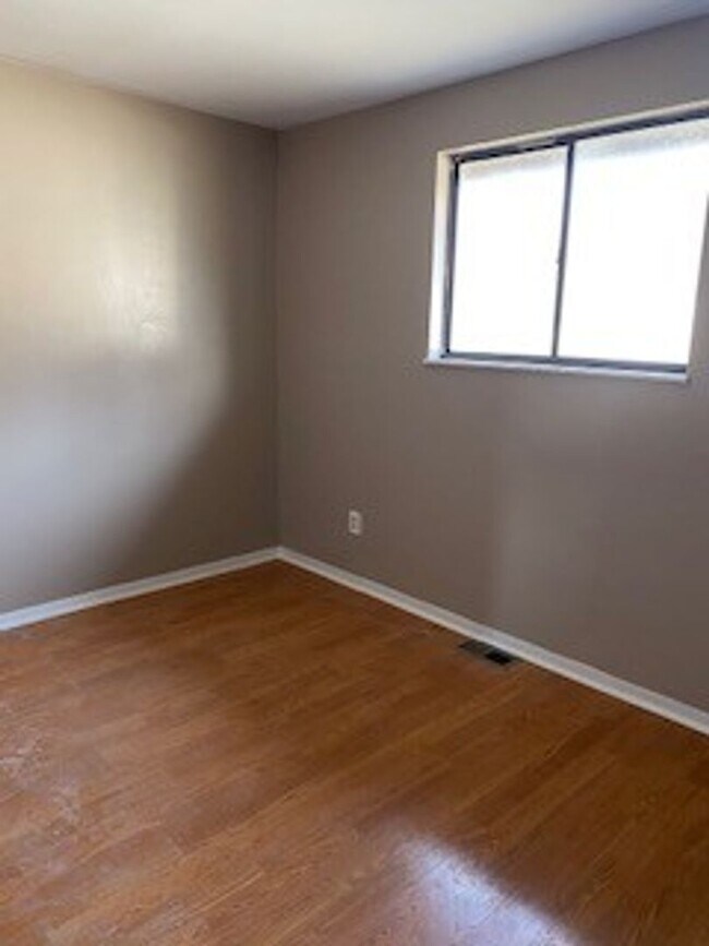 Foto del edificio - 4 Bedroom House in Alton