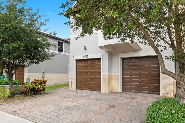 Foto del edificio - Northwest 61 Lane, Doral, FL 33178 - 4 BR 3.5 BA Townhouse