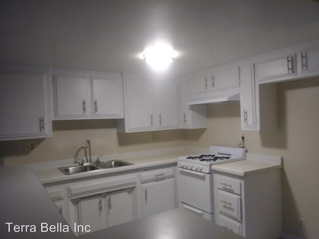 Foto principal - 1004 Rosecrans Ave
