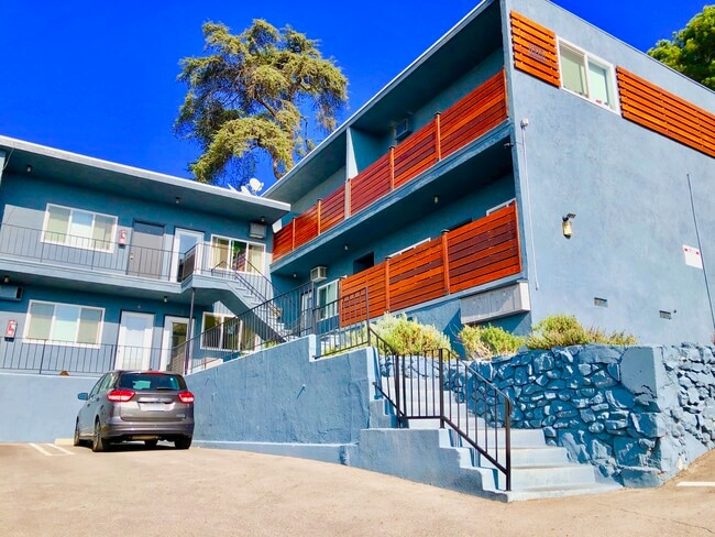 Building Photo - 1315 Montana St