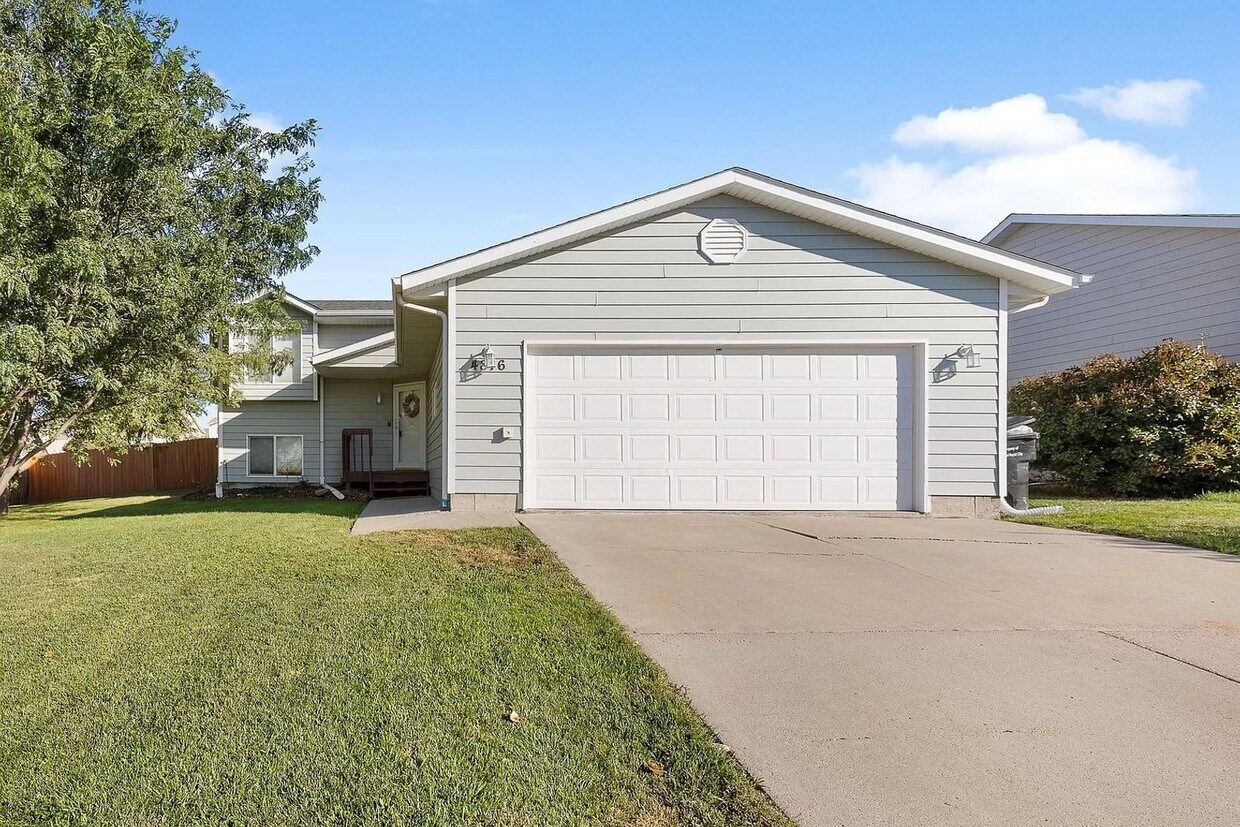  APPLICATIONS PENDING 4 Bedroom, 2 Bath... House Rental in Rapid