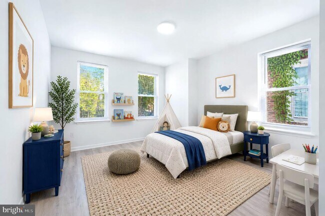 Foto del edificio - 5829 Crittenden St