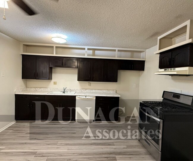 Foto del edificio - AVAILABLE NOW!! 2BEDROOM/1 FULL BATH !!