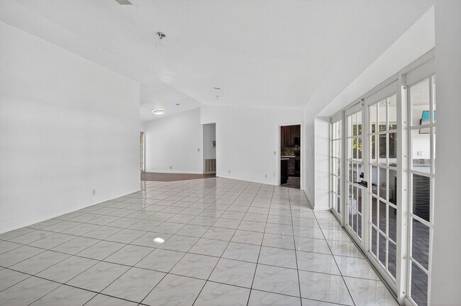 Foto del edificio - 1599 NW 14th Ave