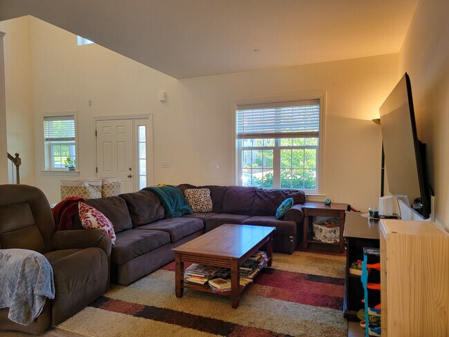 Foto del edificio - 642 Brentwood Dr