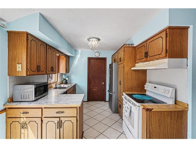 Foto del edificio - 7617 Lee Ave N
