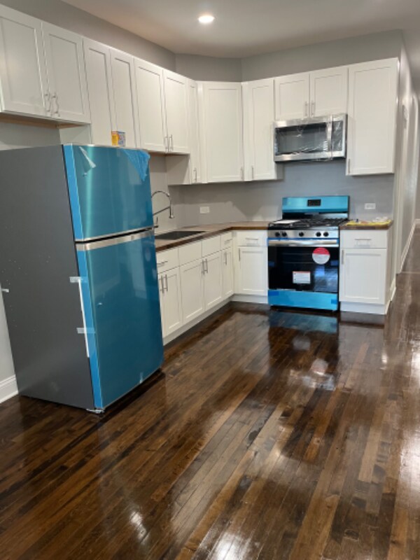 Photo - 5921 W Corcoran Pl (Chicago, IL)