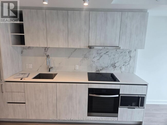 Building Photo - 8 Wellesley St W