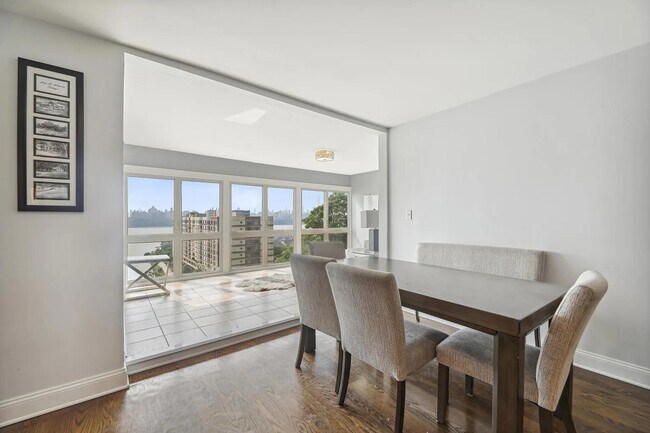 Foto del edificio - 8200 Bulls Ferry Rd