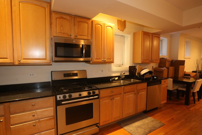 Building Photo - 5349 N Kenmore Ave