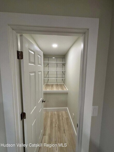 Foto del edificio - 13 Saugerties Manor Rd