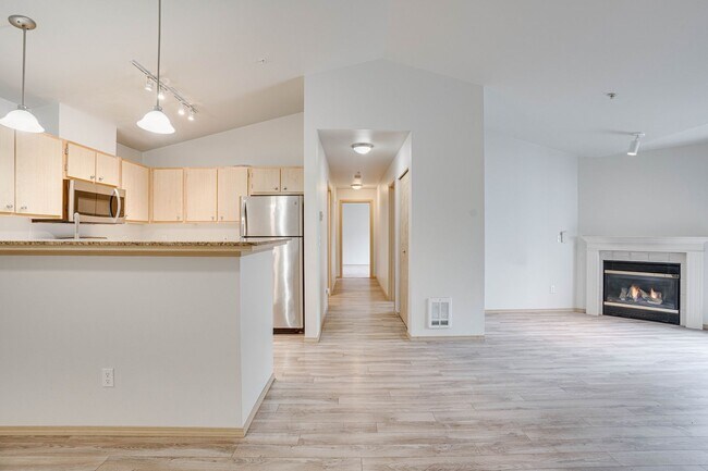 Building Photo - Bothell Condo 2 Bedroom 2 Bathroom $2150/mo.