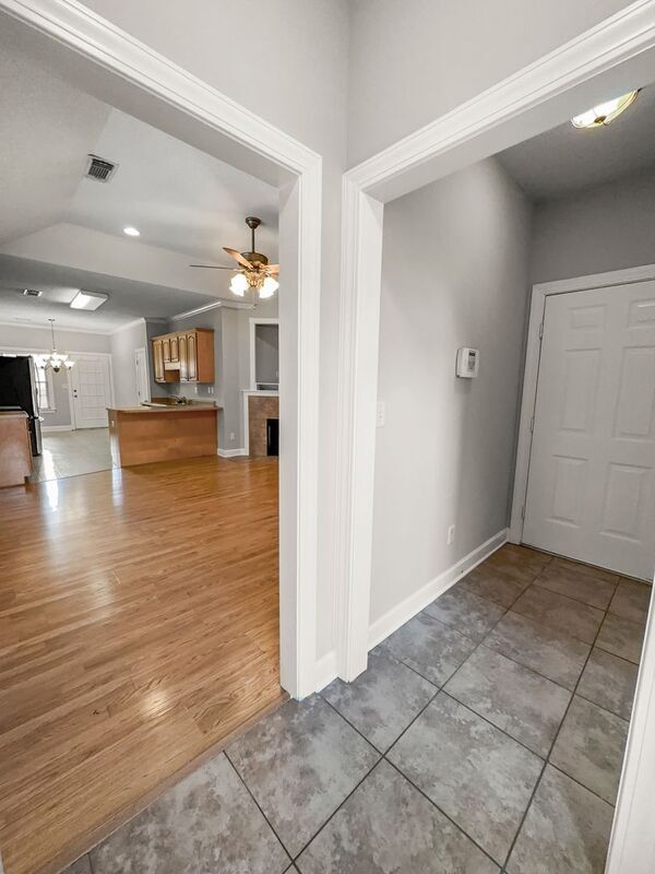 Building Photo - 1651 Spencer Dr