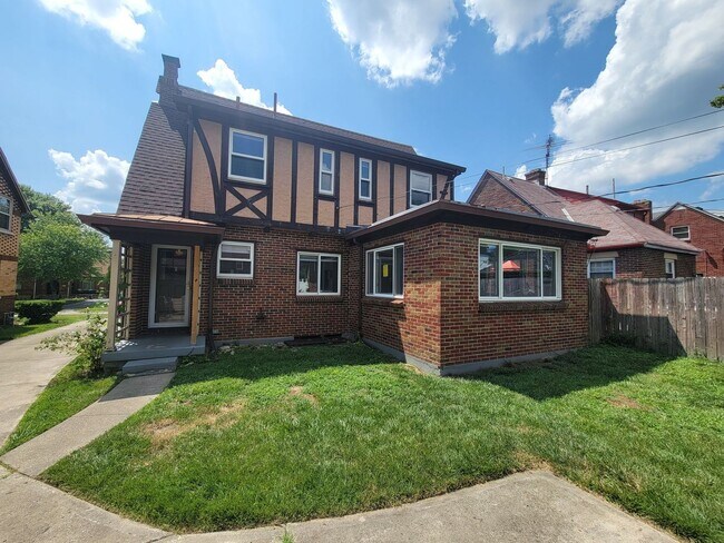 Foto del edificio - 1924 Burbank Dr