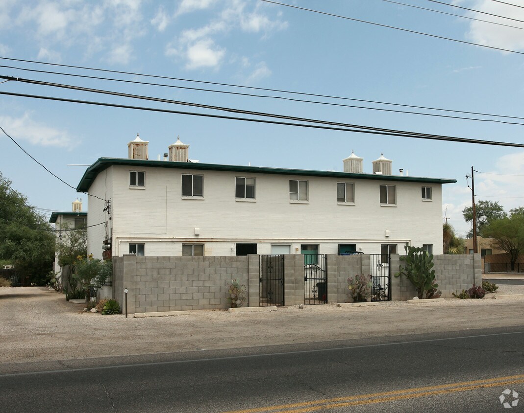 Primary Photo - 1005-1019 E Spring St