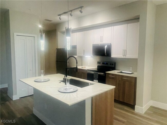 Building Photo - 7036 Ambrosia Ln