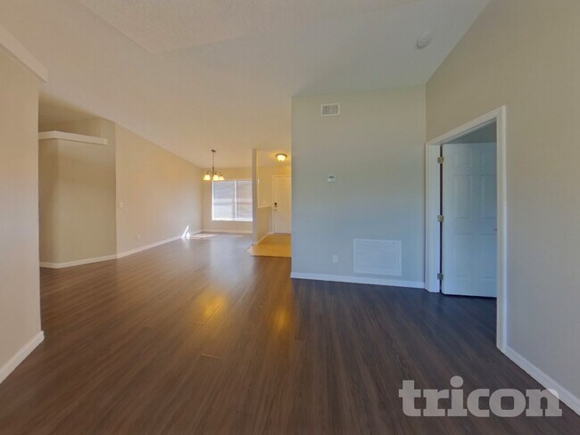 Foto del edificio - 15115 Margaux Dr