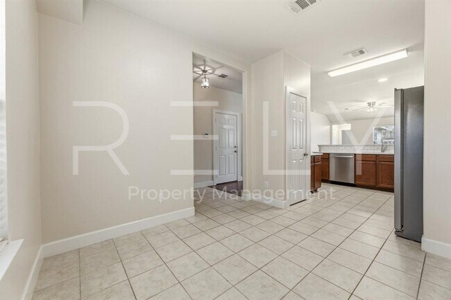 Building Photo - 356 Housefinch Loop