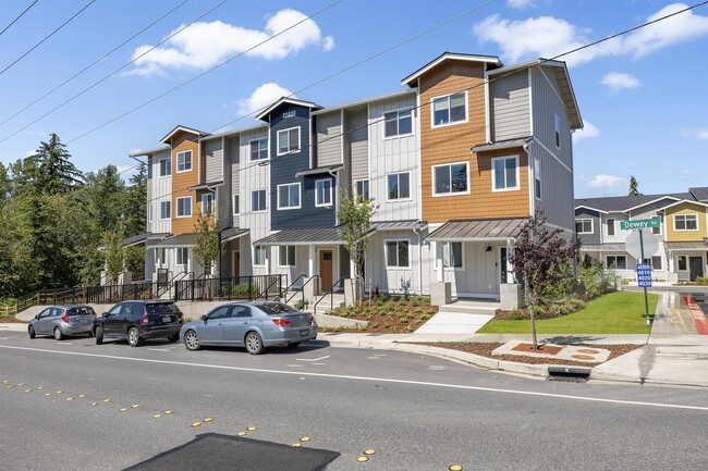 Building Photo - 4030 Dewey Rd