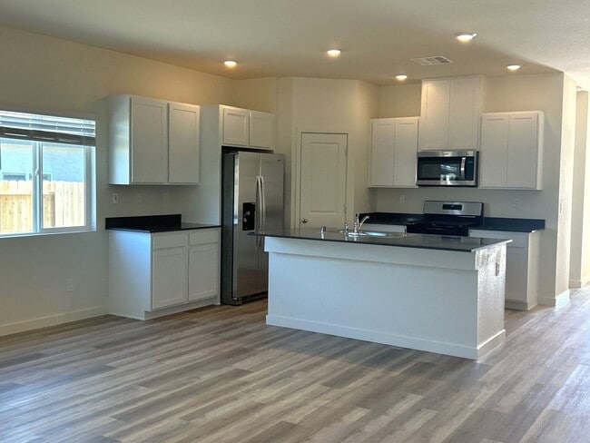 Building Photo - Newer Home in Fernley For Rent