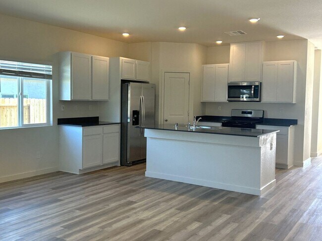 Foto del edificio - Newer Home in Fernley For Rent