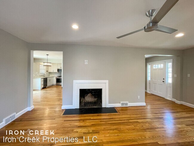Building Photo - 4 br, 3 bath House - 21 Brevard Road
