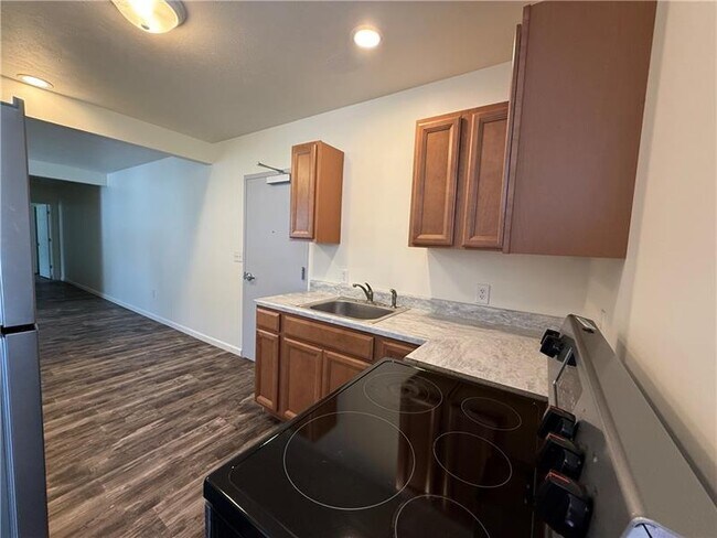 Foto del edificio - 571 Kendall Ave