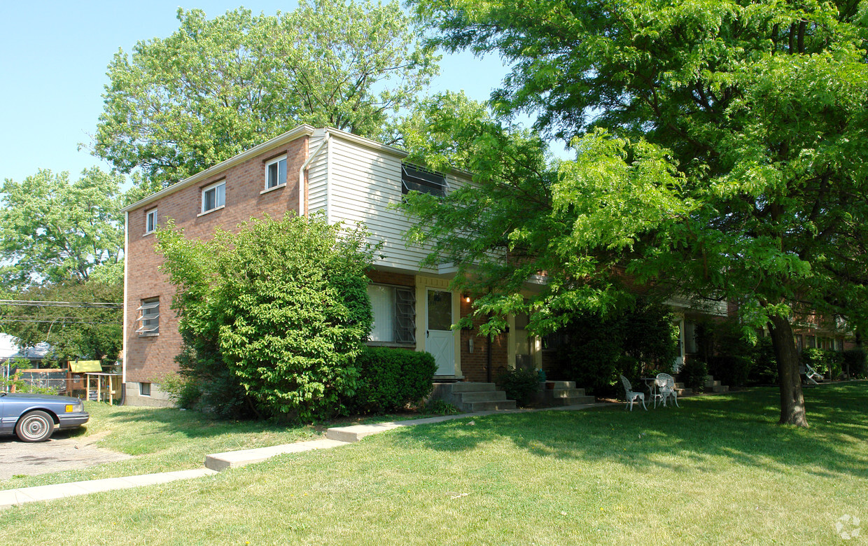 Foto del edificio - 4935-4941 Fairway Ct
