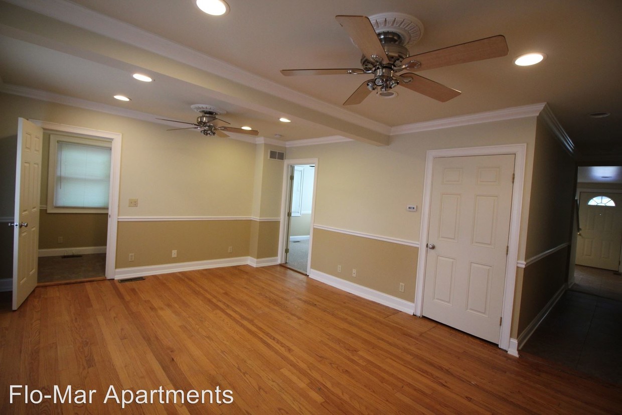 Primary Photo - 1 br, 2 bath Room For Rent - 703 Washtenaw