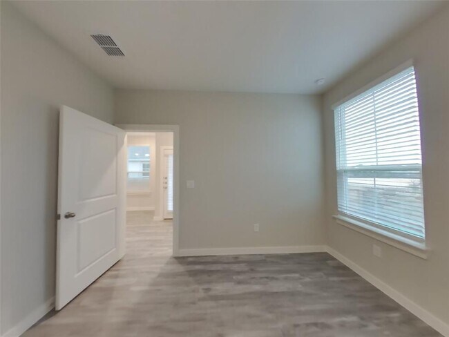Building Photo - 1613 Mexican Heather Dr