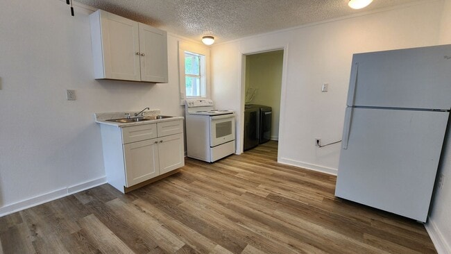 Building Photo - ALL BILLS PAID! Charming 2-Bedroom Home wi...