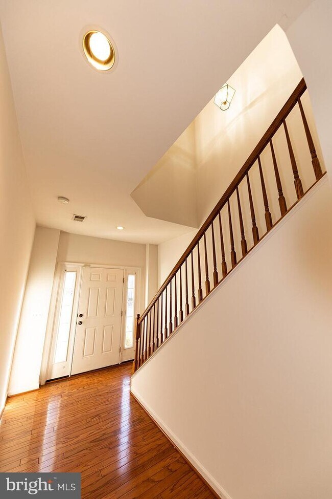 Building Photo - 4636 Odessa Dr