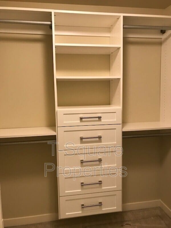 Building Photo - 13824 N Creek Dr