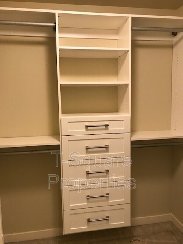 Foto del edificio - 13824 N Creek Dr