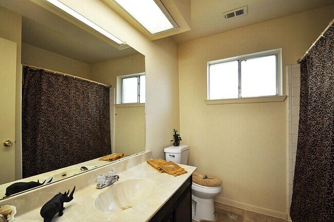 Foto del edificio - 13706 Towneway Dr