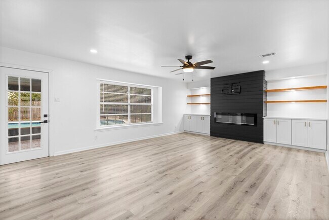 Foto del edificio - 5206 Lodge Creek Dr