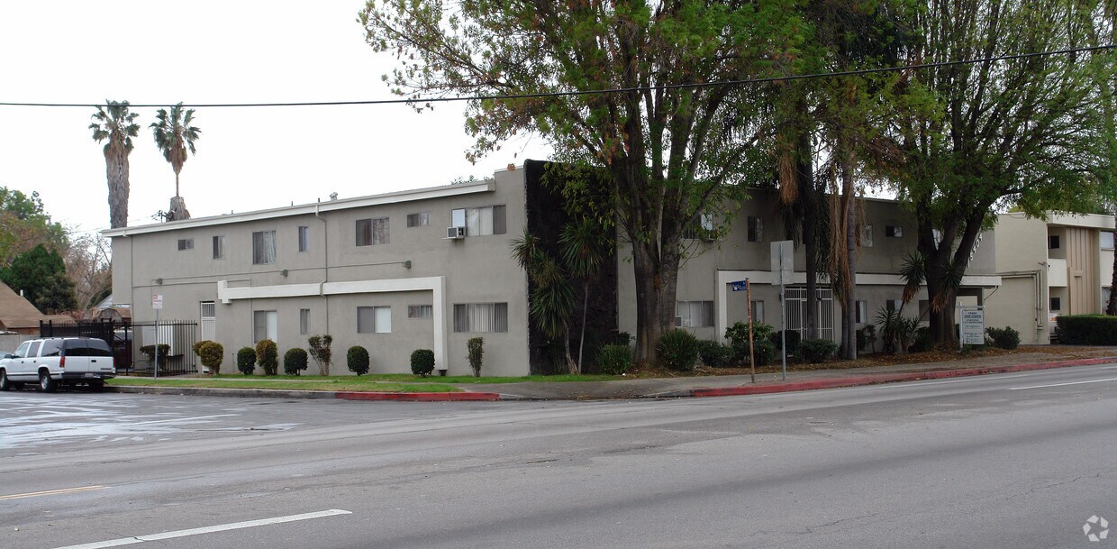 Foto principal - 15404 Vanowen St